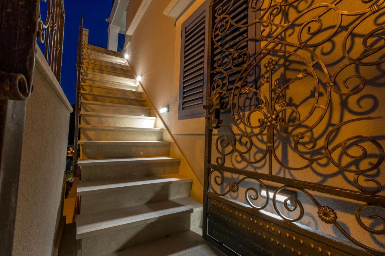 Villa Capitis In The Center ฮวาร์ ภายนอก รูปภาพ