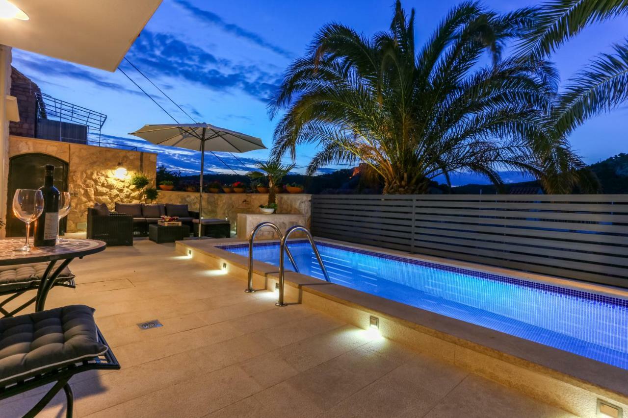 Villa Capitis In The Center ฮวาร์ ภายนอก รูปภาพ